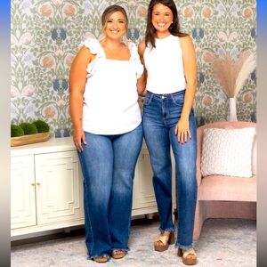 NWT Risen high-rise wide leg frayed hem jeans. Gorgeous denim! Size 3X